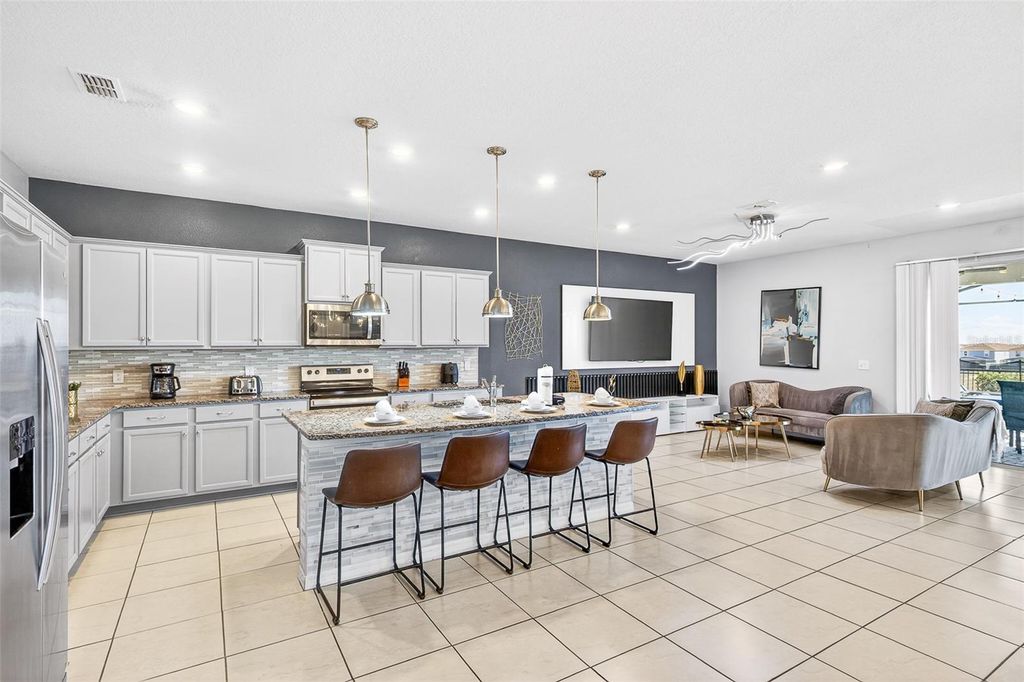 Image 12 of property listing at 3711 LANA AVENUE, Davenport, FL 33897