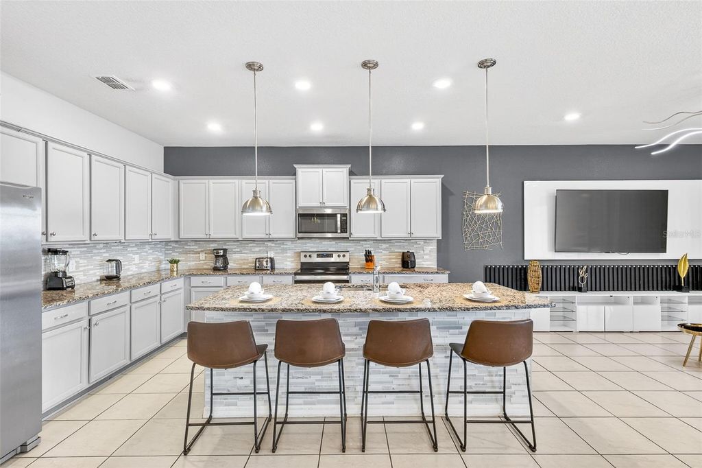 Image 13 of property listing at 3711 LANA AVENUE, Davenport, FL 33897