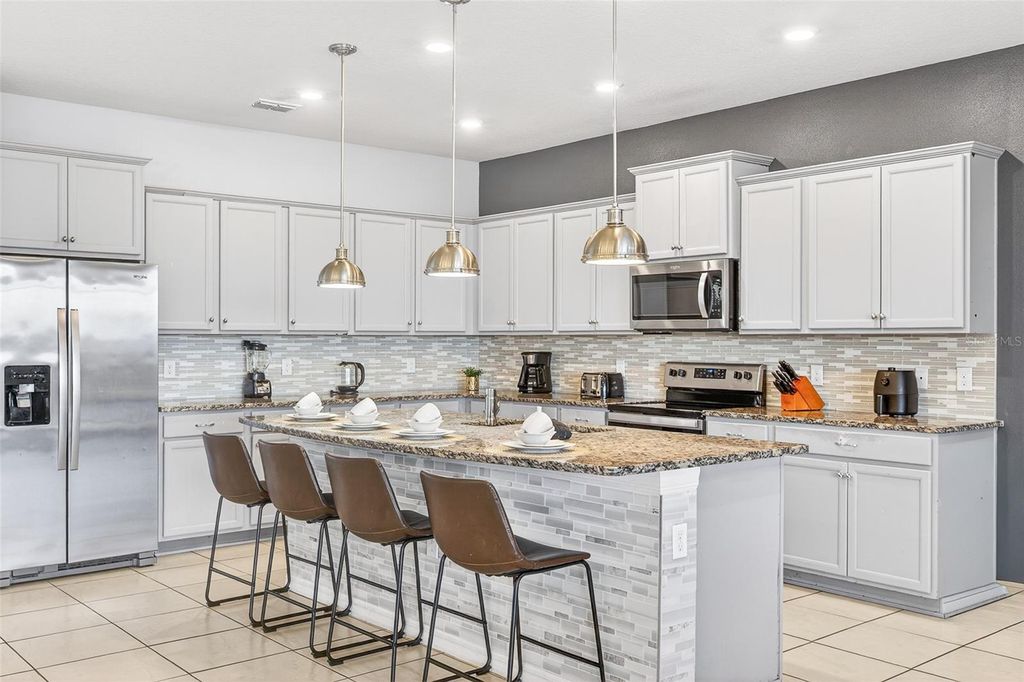 Image 14 of property listing at 3711 LANA AVENUE, Davenport, FL 33897