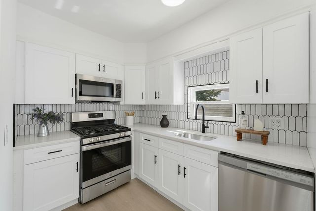 138 LEXINGTON AVE, Bayonne, NJ 07002