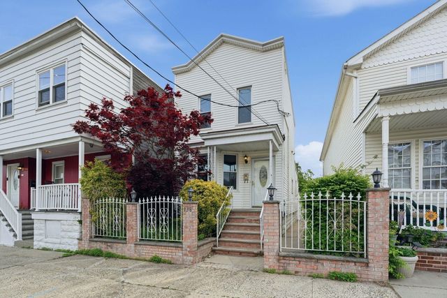 138 LEXINGTON AVE, Bayonne, NJ 07002