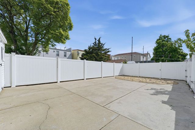 138 LEXINGTON AVE, Bayonne, NJ 07002