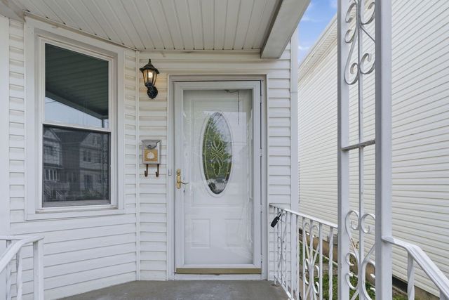 138 LEXINGTON AVE, Bayonne, NJ 07002