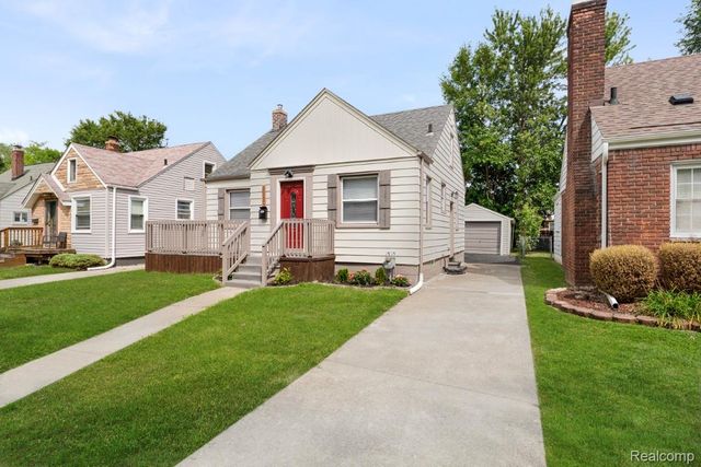 20253 Elkhart Street, Harper Woods, MI 48225