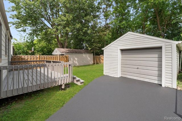 20253 Elkhart Street, Harper Woods, MI 48225
