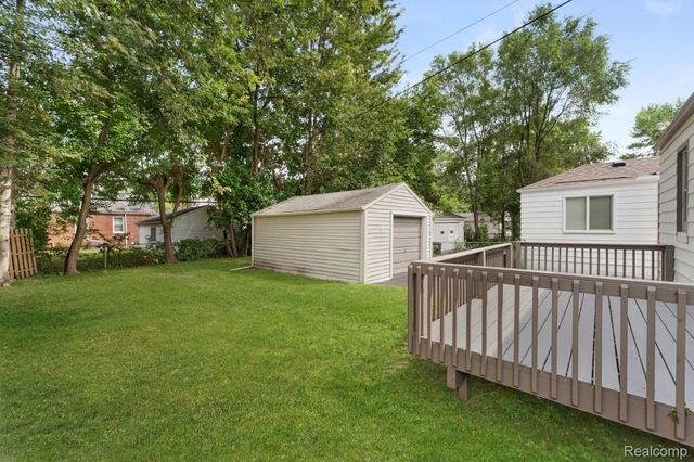 20253 Elkhart Street, Harper Woods, MI 48225