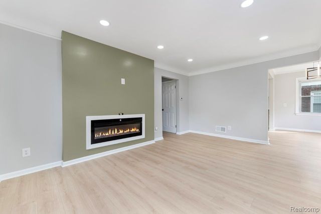 20253 Elkhart Street, Harper Woods, MI 48225