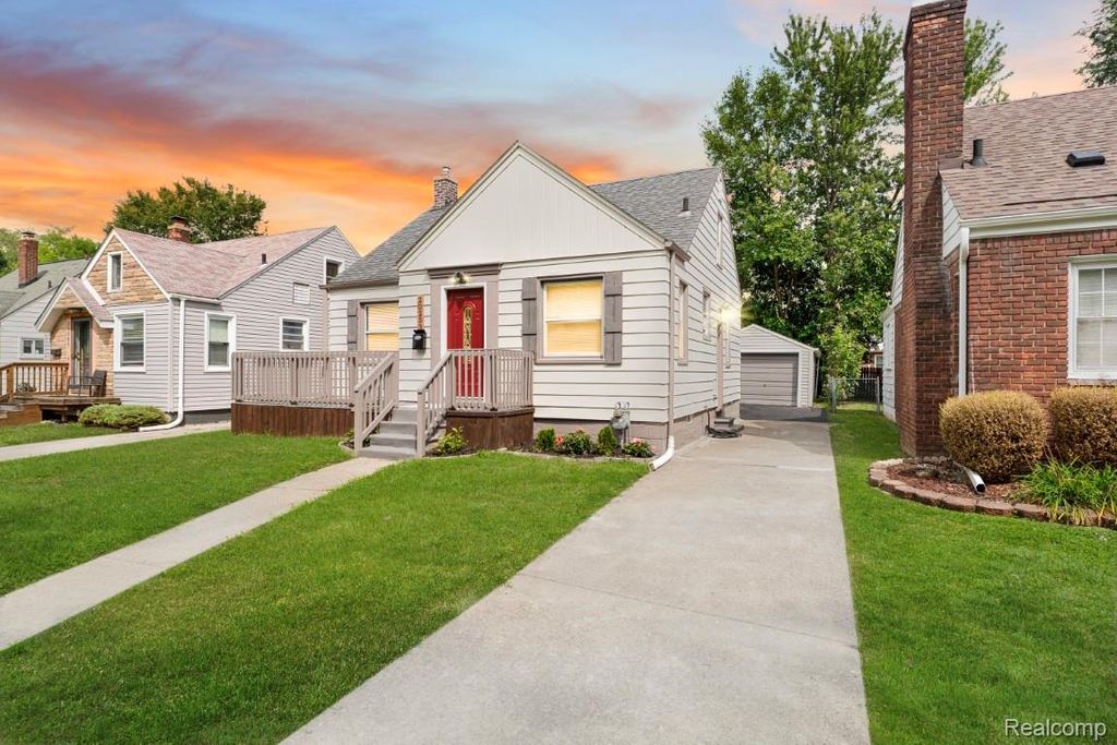 20253 Elkhart Street, Harper Woods, MI 48225