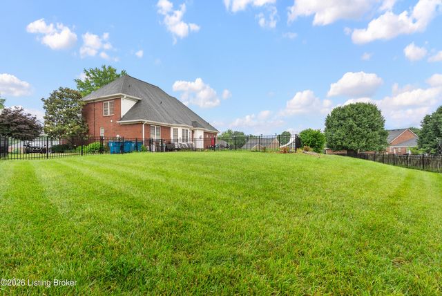 10711 Marceitta Ct, Louisville, KY 40291