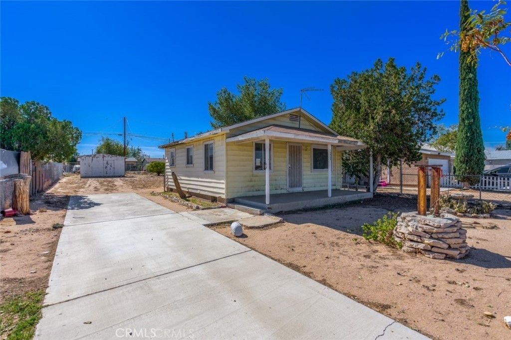16463 Pine Street, Hesperia, CA 92345