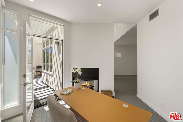 3002 3rd Street 304, Santa Monica, CA 90405