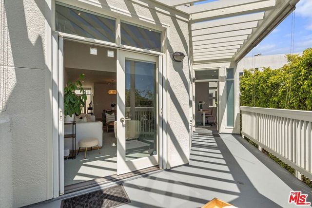 3002 3rd Street 304, Santa Monica, CA 90405