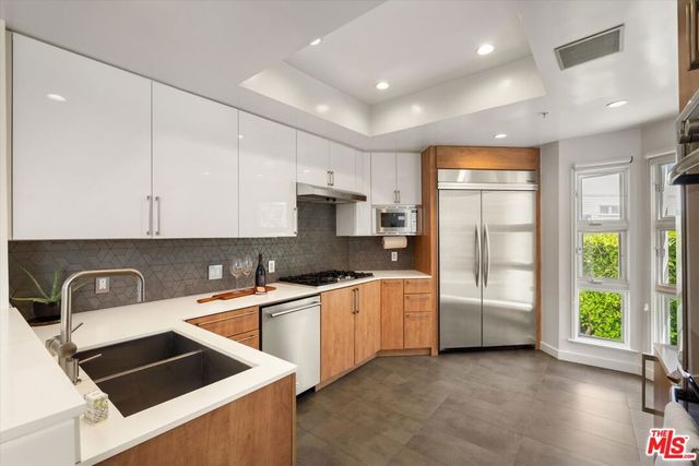 3002 3rd Street 304, Santa Monica, CA 90405