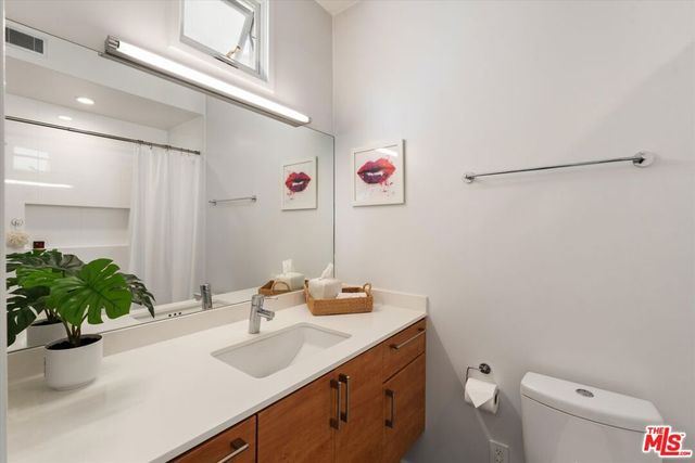 3002 3rd Street 304, Santa Monica, CA 90405