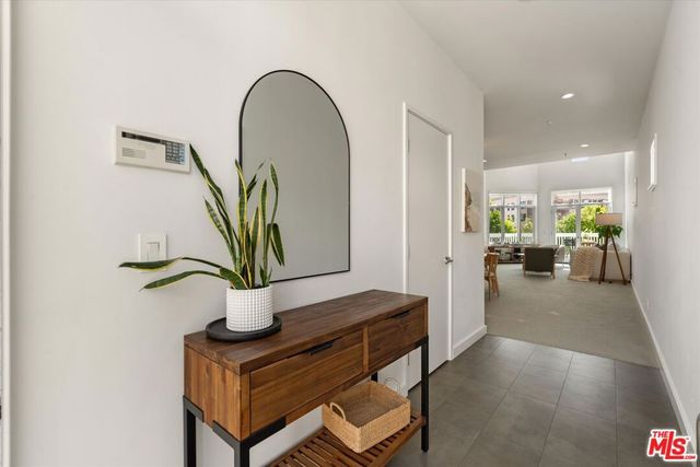 3002 3rd Street 304, Santa Monica, CA 90405