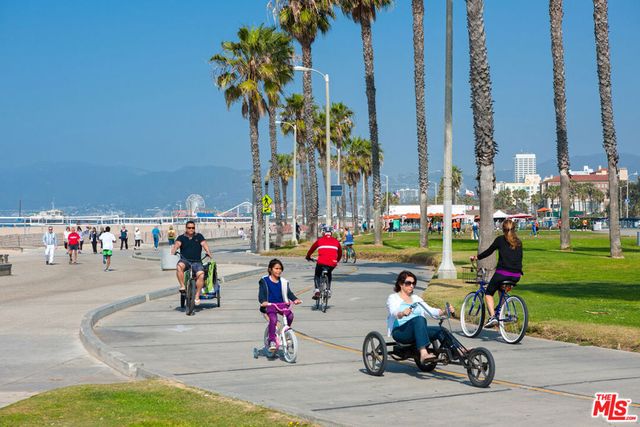 3002 3rd Street 304, Santa Monica, CA 90405