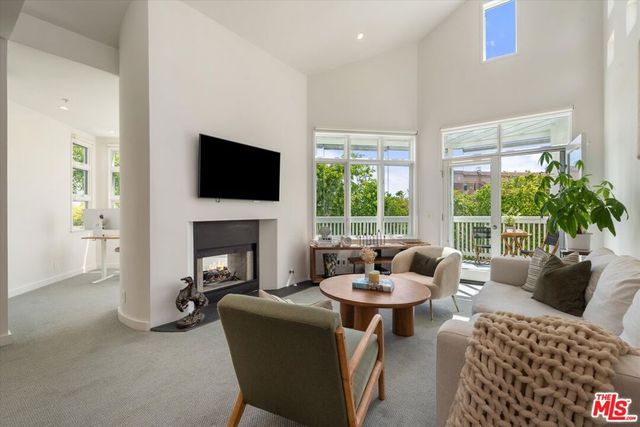 3002 3rd Street 304, Santa Monica, CA 90405