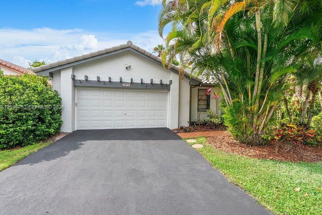 2073 Montpeliar, Weston, FL 33326