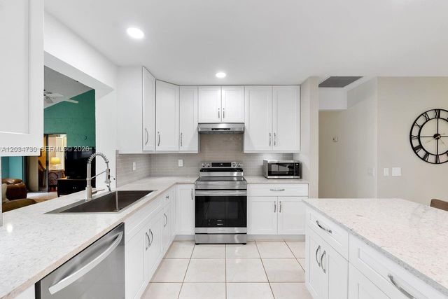 2073 Montpeliar, Weston, FL 33326