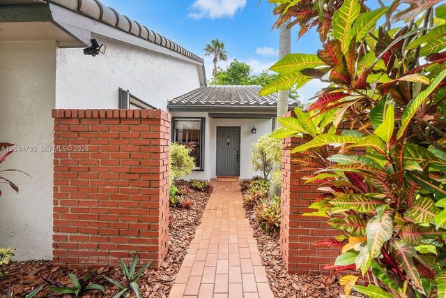 2073 Montpeliar, Weston, FL 33326