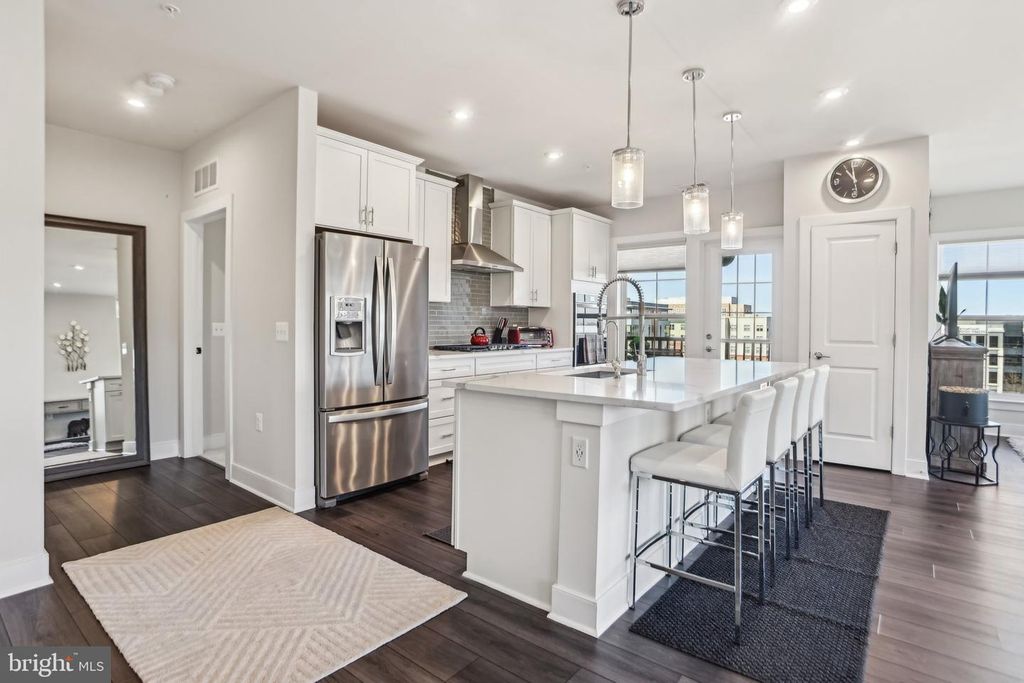 Image 11 of property listing at 100 SAINT IVES PL #306, Oxon Hill, MD 20745