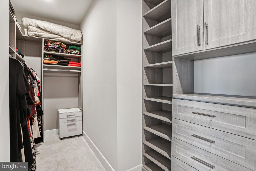 Image 22 of property listing at 100 SAINT IVES PL #306, Oxon Hill, MD 20745