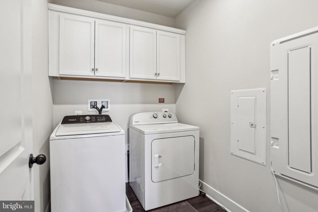 Image 28 of property listing at 100 SAINT IVES PL #306, Oxon Hill, MD 20745