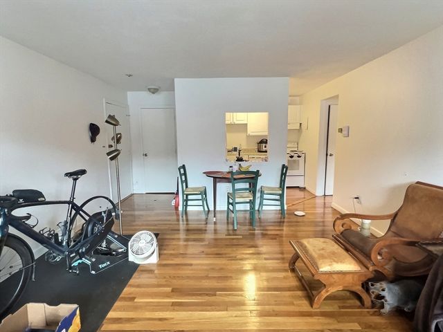 1027 Commonwealth Ave 17, Boston, MA 02215