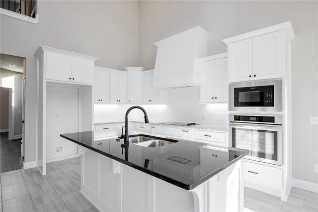 2 Hebrides Circle, Bella Vista, AR 72715