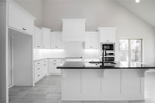 2 Hebrides Circle, Bella Vista, AR 72715