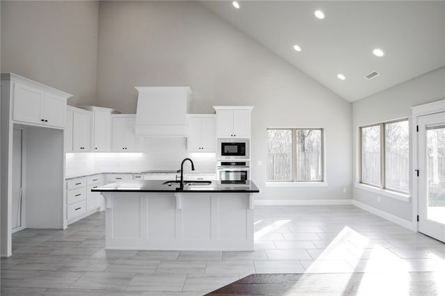 2 Hebrides Circle, Bella Vista, AR 72715