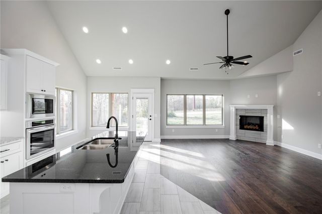 2 Hebrides Circle, Bella Vista, AR 72715