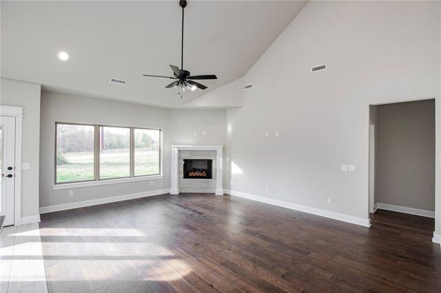 2 Hebrides Circle, Bella Vista, AR 72715