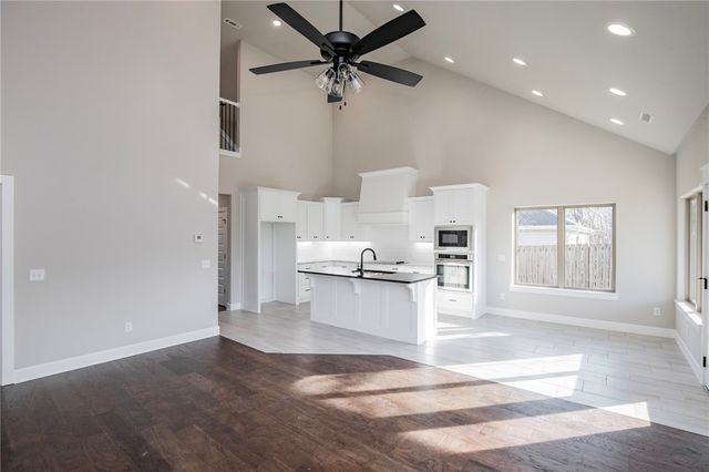 2 Hebrides Circle, Bella Vista, AR 72715