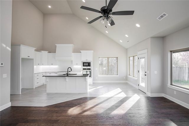 2 Hebrides Circle, Bella Vista, AR 72715