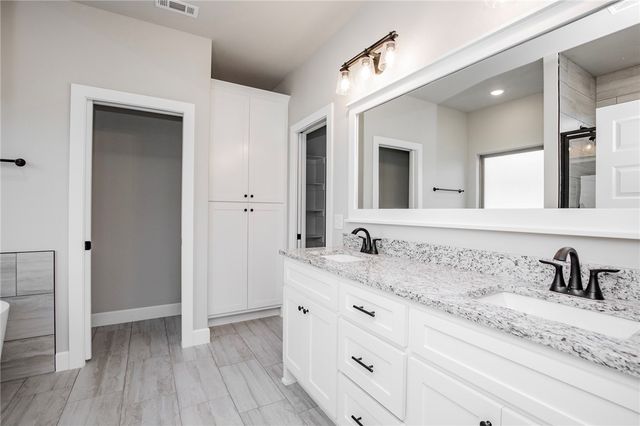 2 Hebrides Circle, Bella Vista, AR 72715