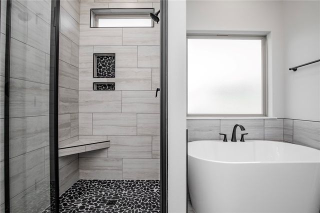 2 Hebrides Circle, Bella Vista, AR 72715