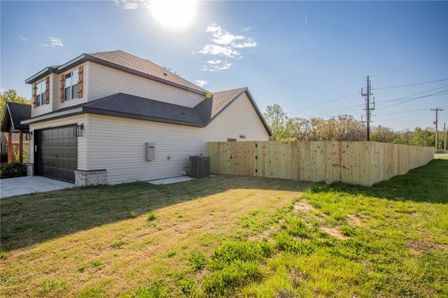 2 Hebrides Circle, Bella Vista, AR 72715