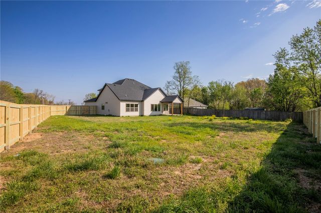 2 Hebrides Circle, Bella Vista, AR 72715