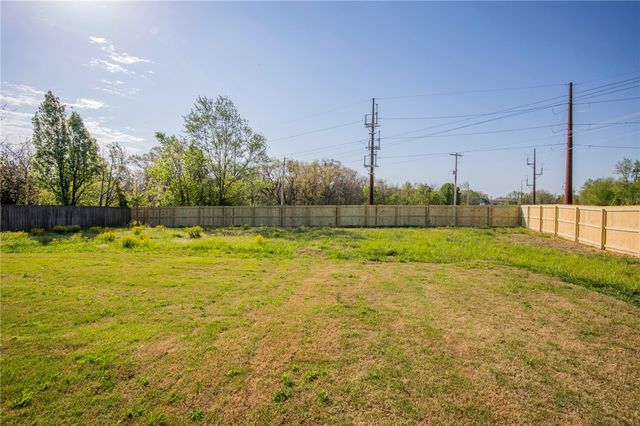 2 Hebrides Circle, Bella Vista, AR 72715