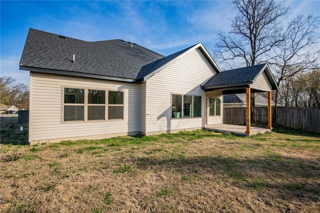 2 Hebrides Circle, Bella Vista, AR 72715