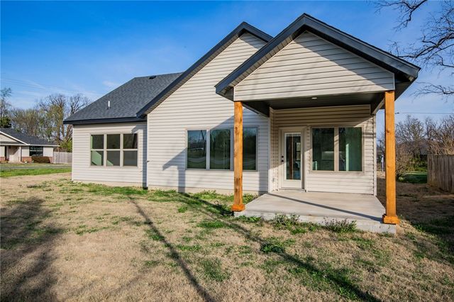 2 Hebrides Circle, Bella Vista, AR 72715