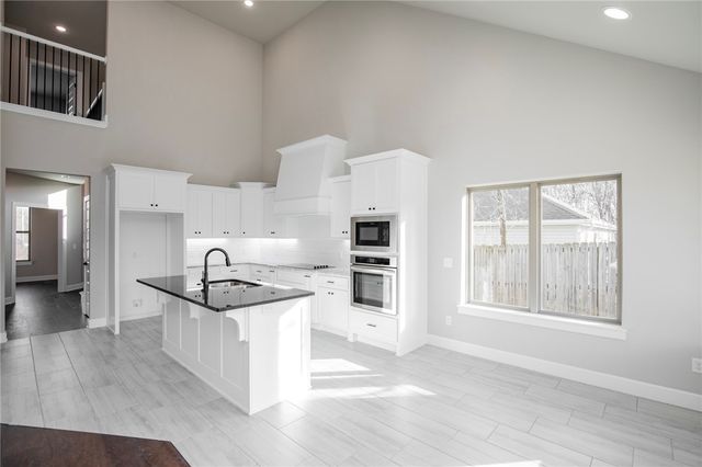 2 Hebrides Circle, Bella Vista, AR 72715