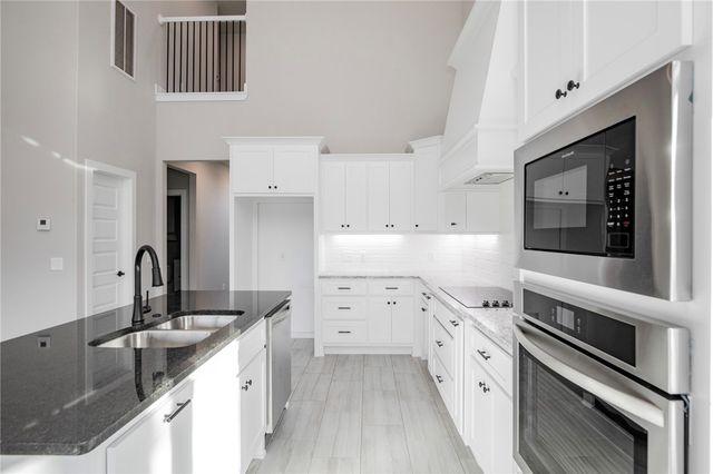 2 Hebrides Circle, Bella Vista, AR 72715