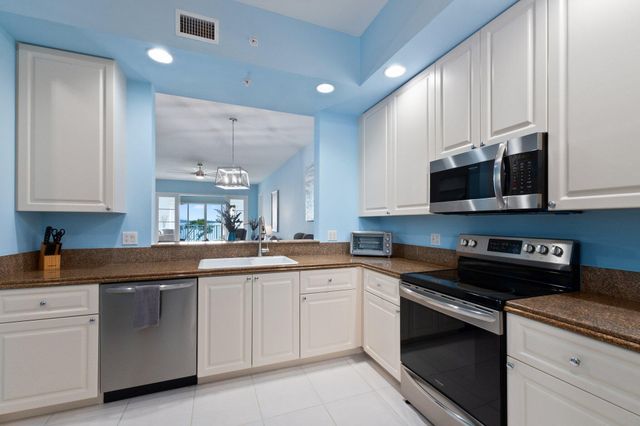 29 Harbour Isle Drive 203, Fort Pierce, FL 34949