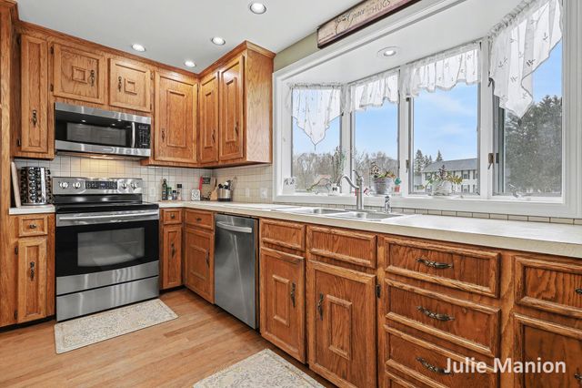 4701 Maplehollow Court SE, Grand Rapids, MI 49508