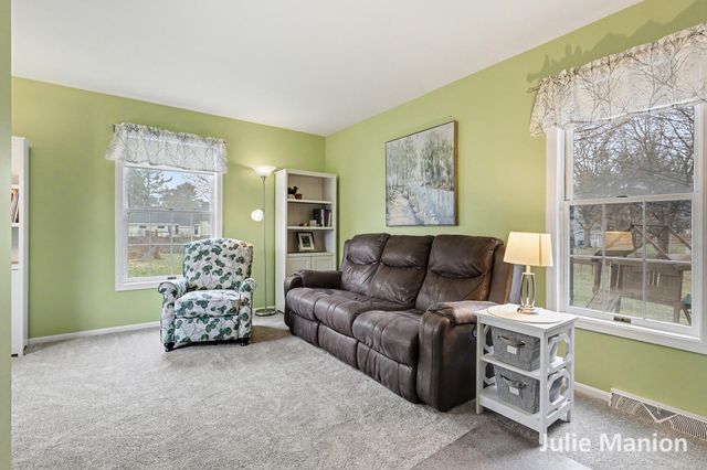 4701 Maplehollow Court SE, Grand Rapids, MI 49508