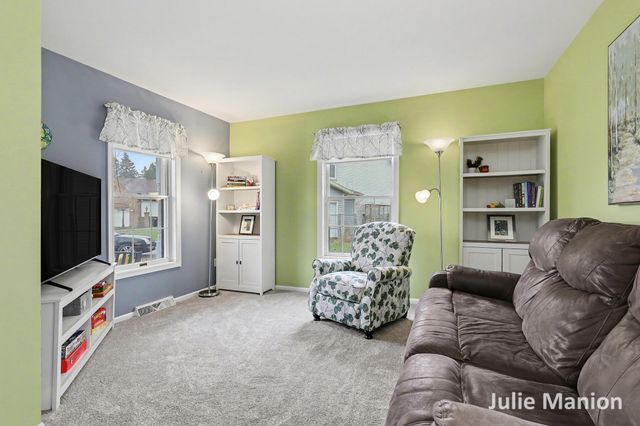 4701 Maplehollow Court SE, Grand Rapids, MI 49508