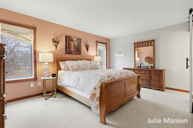 4701 Maplehollow Court SE, Grand Rapids, MI 49508