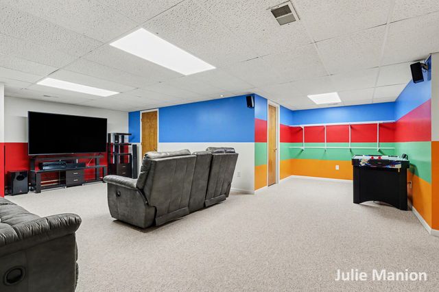 4701 Maplehollow Court SE, Grand Rapids, MI 49508